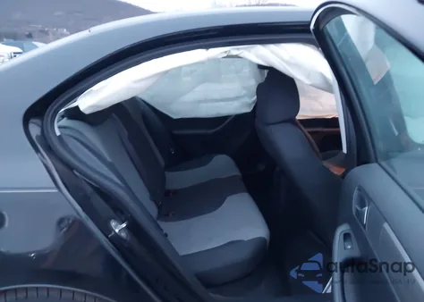 2018 Volkswagen Jetta 1.4T S z USA, uszkodzony, nr VIN 3VW2B7AJ5JM250042